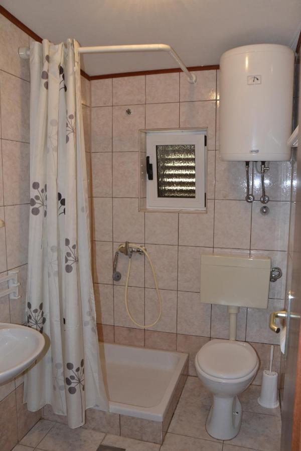 Apartments By The Sea Kustici, Pag - 6335 ซูโบวิชี ภายนอก รูปภาพ