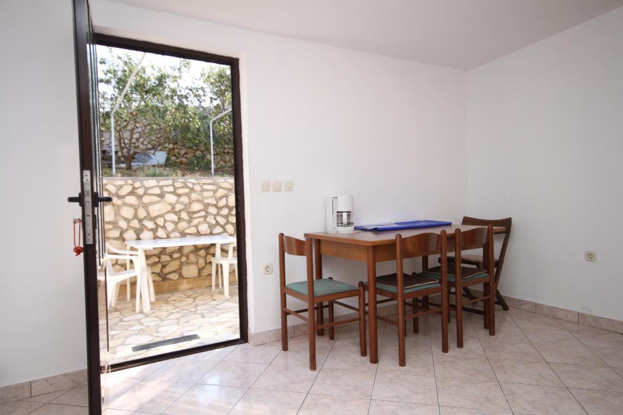 Apartments By The Sea Kustici, Pag - 6335 ซูโบวิชี ภายนอก รูปภาพ