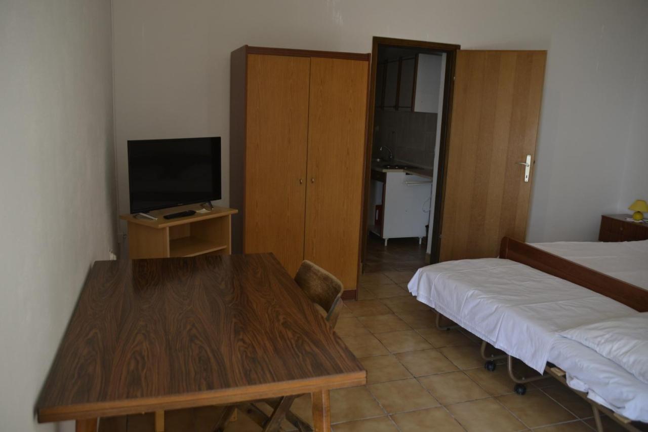 Apartments By The Sea Kustici, Pag - 6335 ซูโบวิชี ภายนอก รูปภาพ
